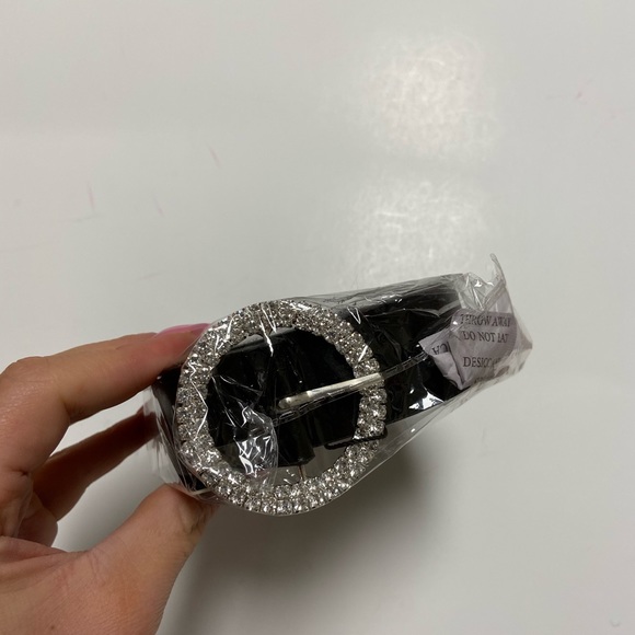 PrettyLittleThing Black Diamante Circle Basic Belt - Picture 2 of 3